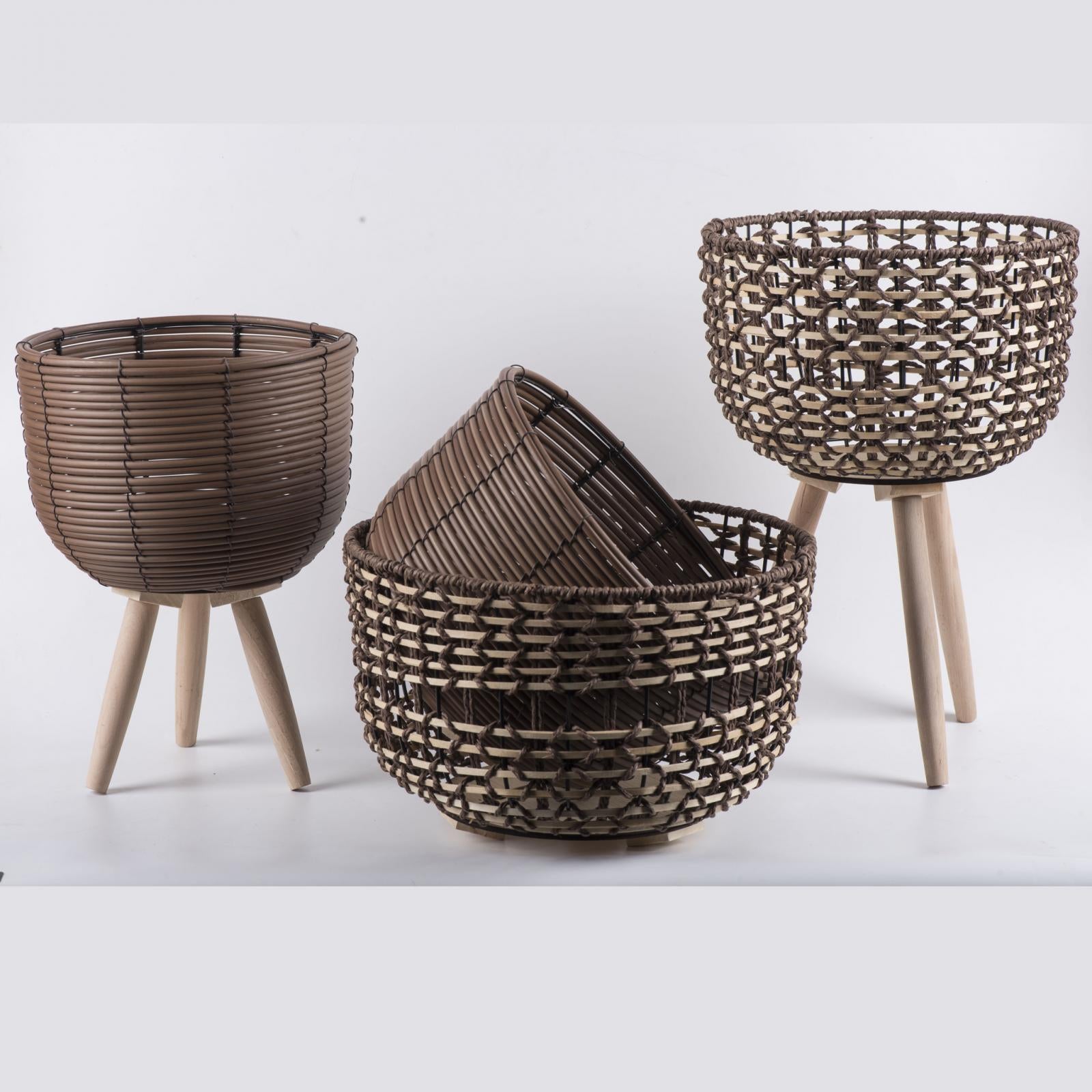 Set of 3 PP Rattan Basket Floor Planter with Standing Legs for Patio Balcony