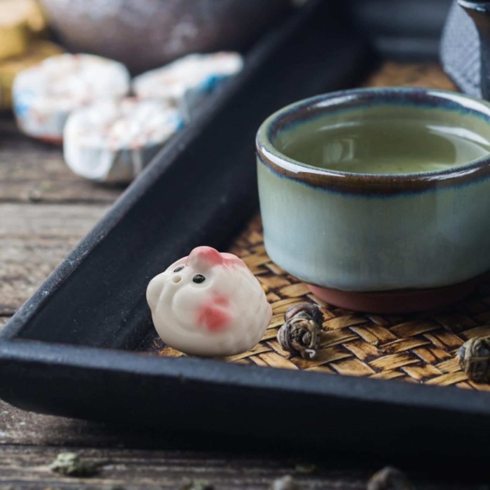 Mini Bubble Fish Statue Modern Ceramic Tea Pet for Table Living Room Tearoom Pink and White