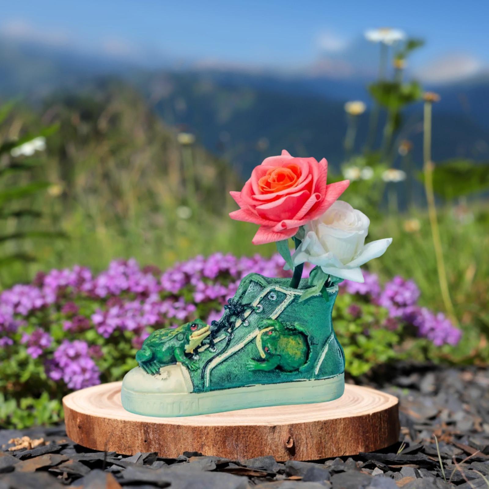 Garden Frog Shoe Statue Cute Resin Animal Figurine for Farmhouse Porch Patio