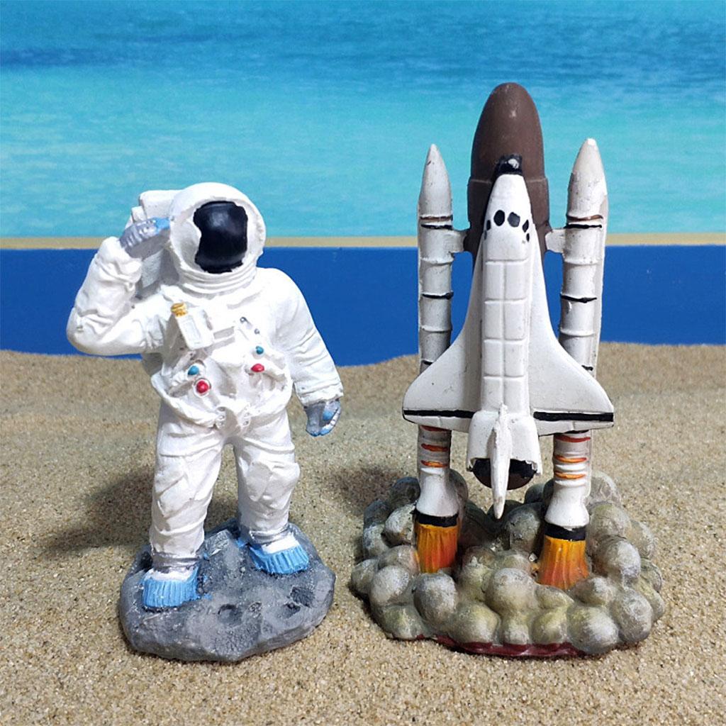 Astronaut Figurines Artwork Outer Space Modern Spaceman Statue for Tabletop