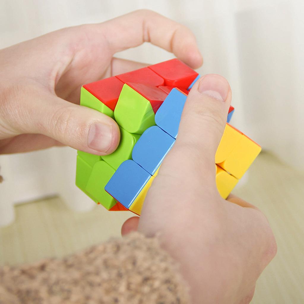 Mini 3x3x3 Magic Cube Speed Twist Cube Keychain Intelligence Toy Gift