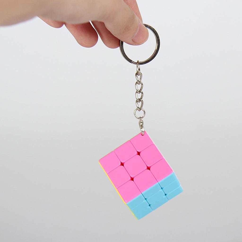 Mini 3x3x3 Magic Cube Speed Twist Cube Keychain Intelligence Toy Gift