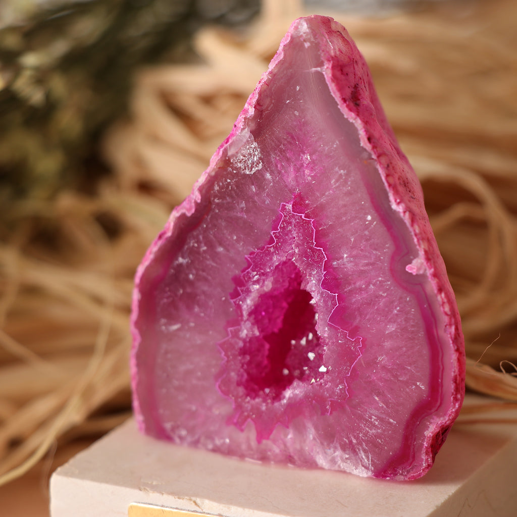 Natural Crystal Geode Fluorite Ornaments Rock for Table Decoration Pink