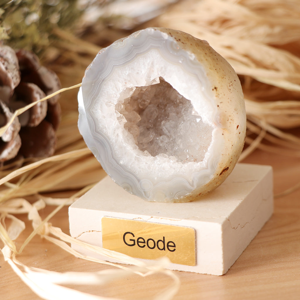 Natural Crystal Geode Fluorite Ornaments Rock for Table Decoration Brown