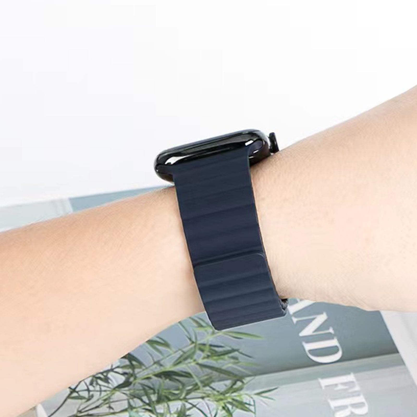 MUTURAL Modi Series Sweatproof Silicone Watch Band Adjustable Magnetic Wrist Strap for Apple Watch Series 8 41mm / Series 7 41mm / 6 / 5 / 4 / SE / SE(2022) 40mm / 3 / 2 / 1 38mm - Midnight Blue - UNIQBUY