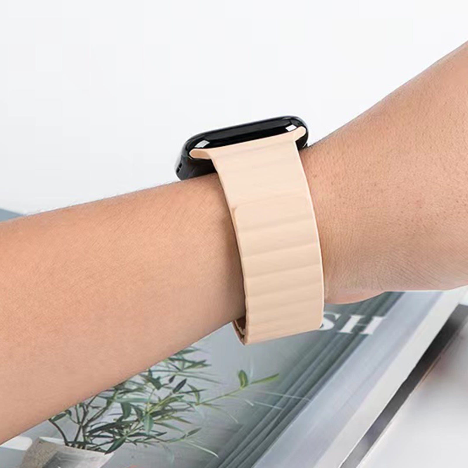 MUTURAL Modi Series Sweatproof Silicone Watch Band Adjustable Magnetic Wrist Strap for Apple Watch Series 8 41mm / Series 7 41mm / 6 / 5 / 4 / SE / SE(2022) 40mm / 3 / 2 / 1 38mm - Starlight - UNIQBUY