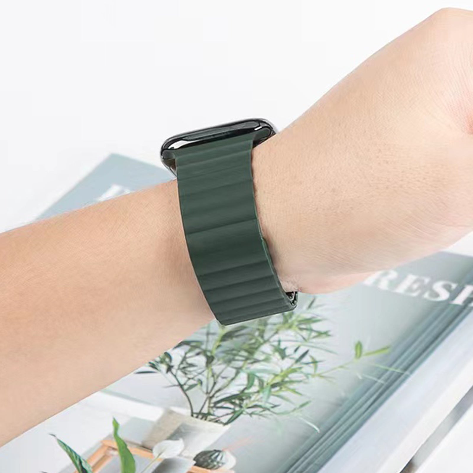 MUTURAL Modi Series Sweatproof Silicone Watch Band Adjustable Magnetic Wrist Strap for Apple Watch Series 8 41mm / Series 7 41mm / 6 / 5 / 4 / SE / SE(2022) 40mm / 3 / 2 / 1 38mm - Green - UNIQBUY