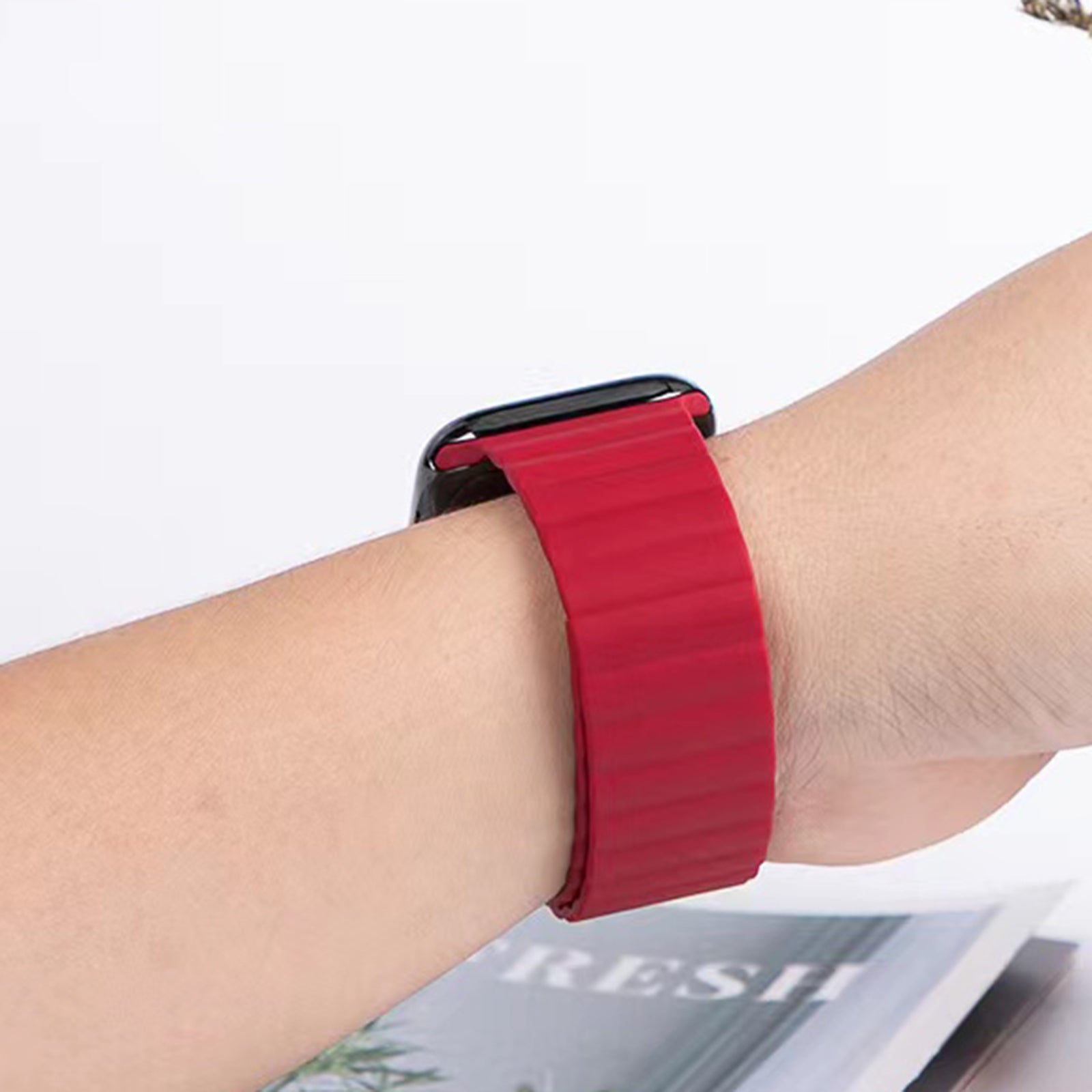 MUTURAL Modi Series Sweatproof Silicone Watch Band Adjustable Magnetic Wrist Strap for Apple Watch Series 8 41mm / Series 7 41mm / 6 / 5 / 4 / SE / SE(2022) 40mm / 3 / 2 / 1 38mm - Red - UNIQBUY