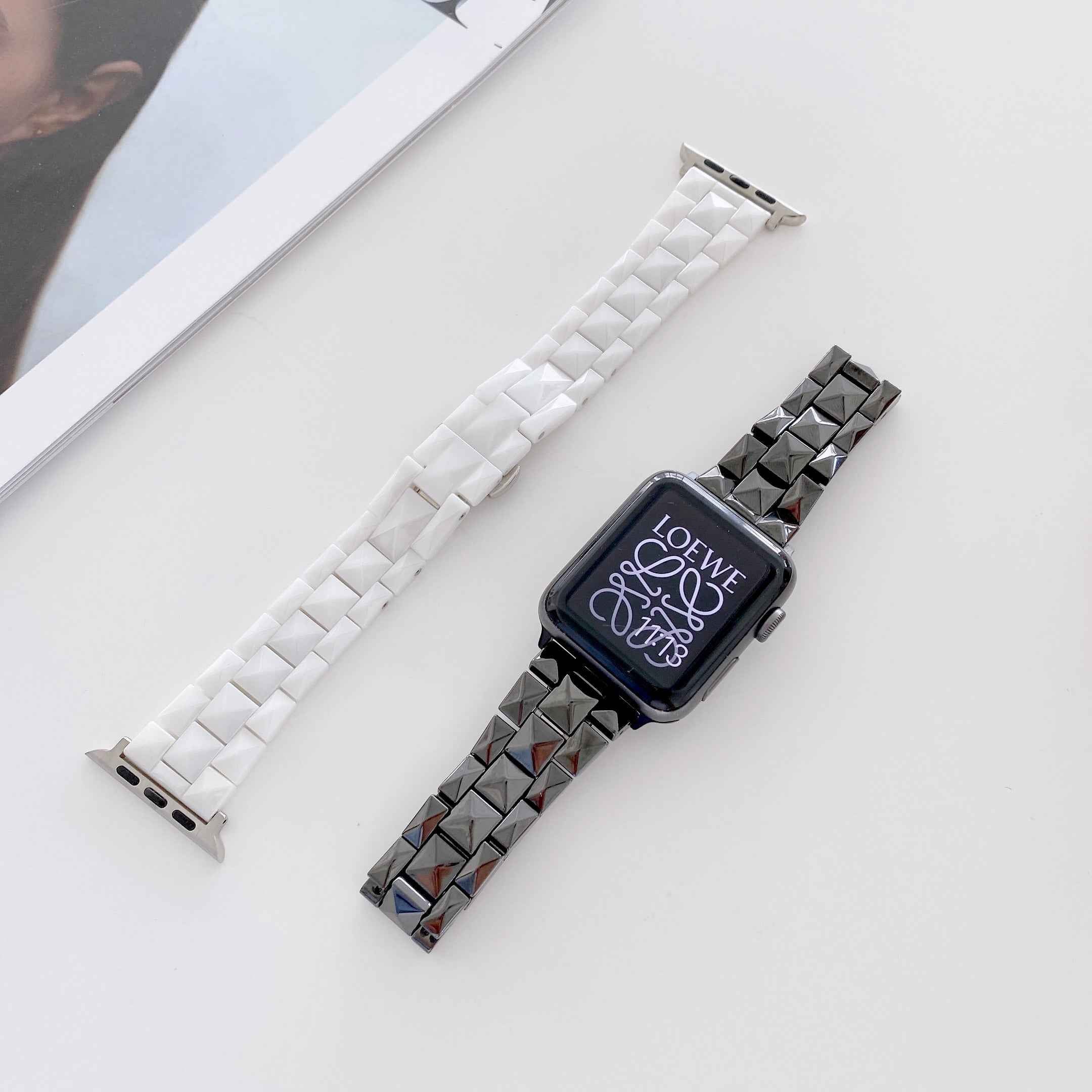 Rhombus Grid Design Ceramic Watch Band Strap for Apple Watch Ultra 49mm / Series 8 45mm / 7 45mm / SE 44mm / SE (2022) 44mm / Series 6 / 5 / 4 44mm / Series 3 / 2 / 1 42mm - Black