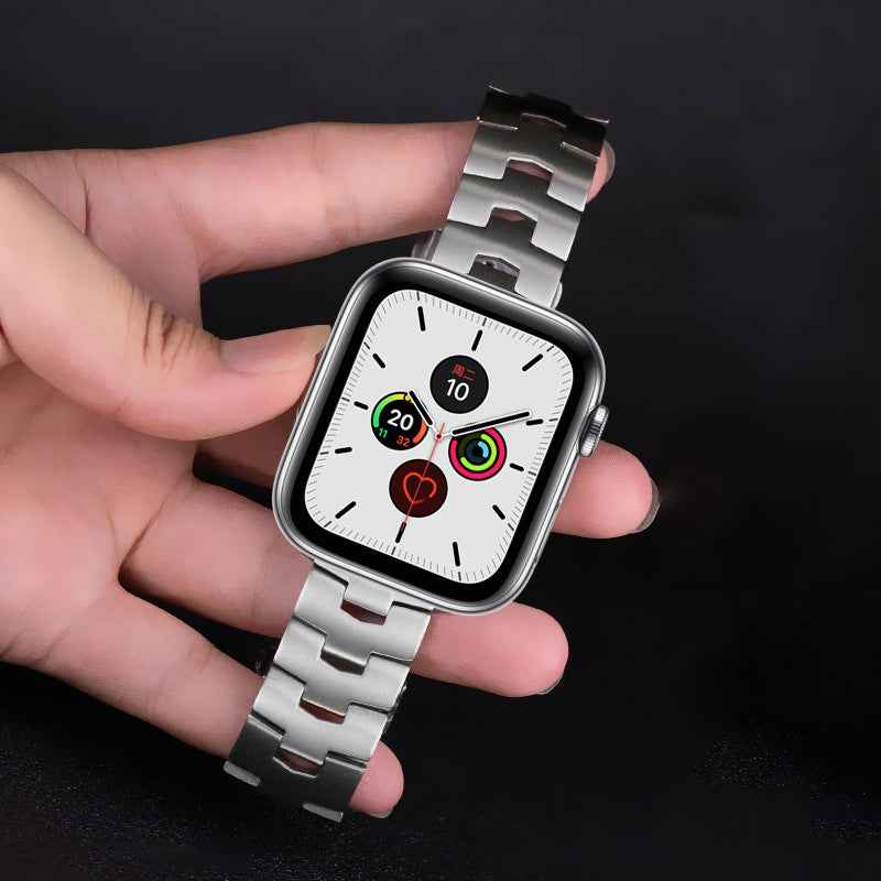 For Apple Watch Series 8 41mm / 7 41mm / Series / 4 / 5 / 6 / SE / SE(2022) 40mm / Series 3 / 2 / 1 38mm Titanium Steel Anti-scratch Smart Watch Band Wrist Strap - Silver