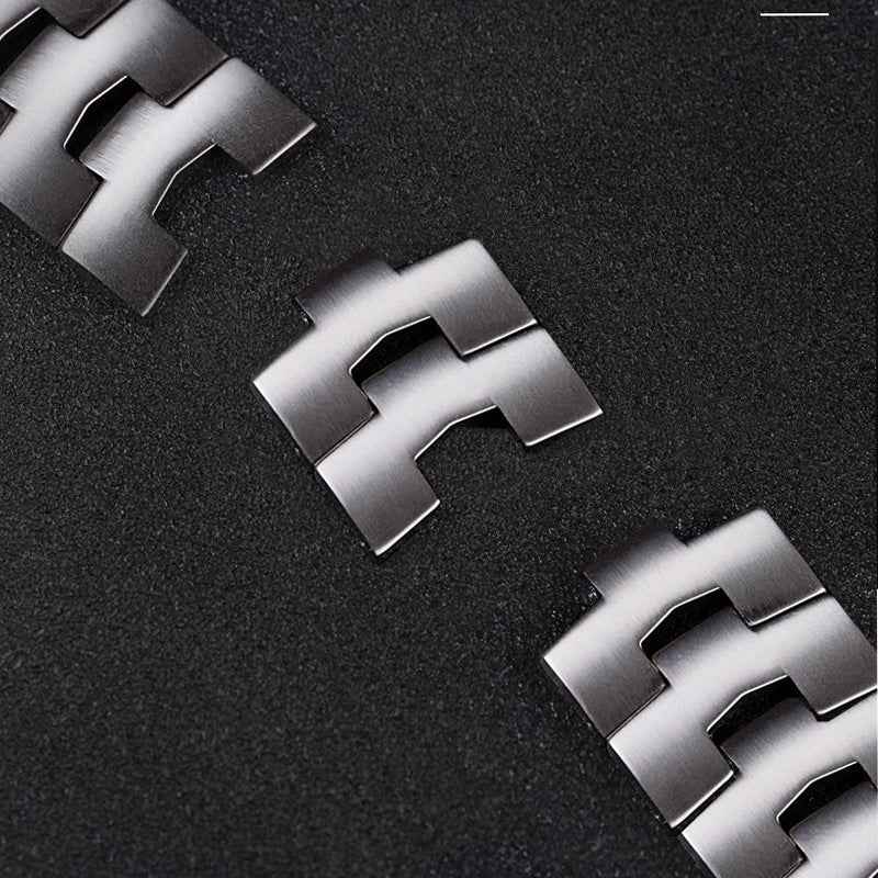 For Apple Watch Series 8 41mm / 7 41mm / Series / 4 / 5 / 6 / SE / SE(2022) 40mm / Series 3 / 2 / 1 38mm Titanium Steel Anti-scratch Smart Watch Band Wrist Strap - Silver