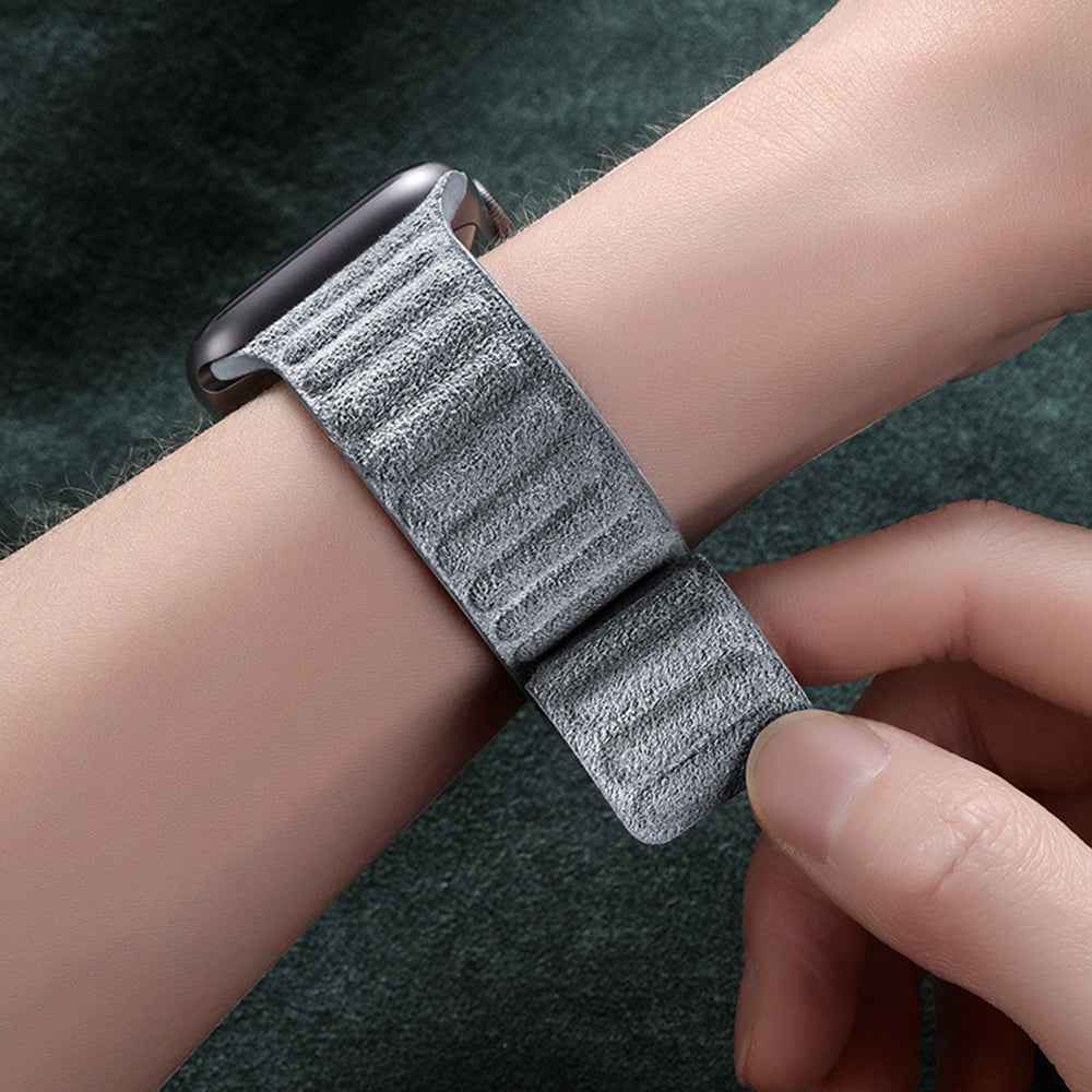 For Apple Watch Ultra 49mm / Series 8 7 45mm / Series 6 5 4 SE SE (2022) 44mm / Series 3 2 1 42mm Magnetic Watch Strap Suede Leather Watchband - Light Grey