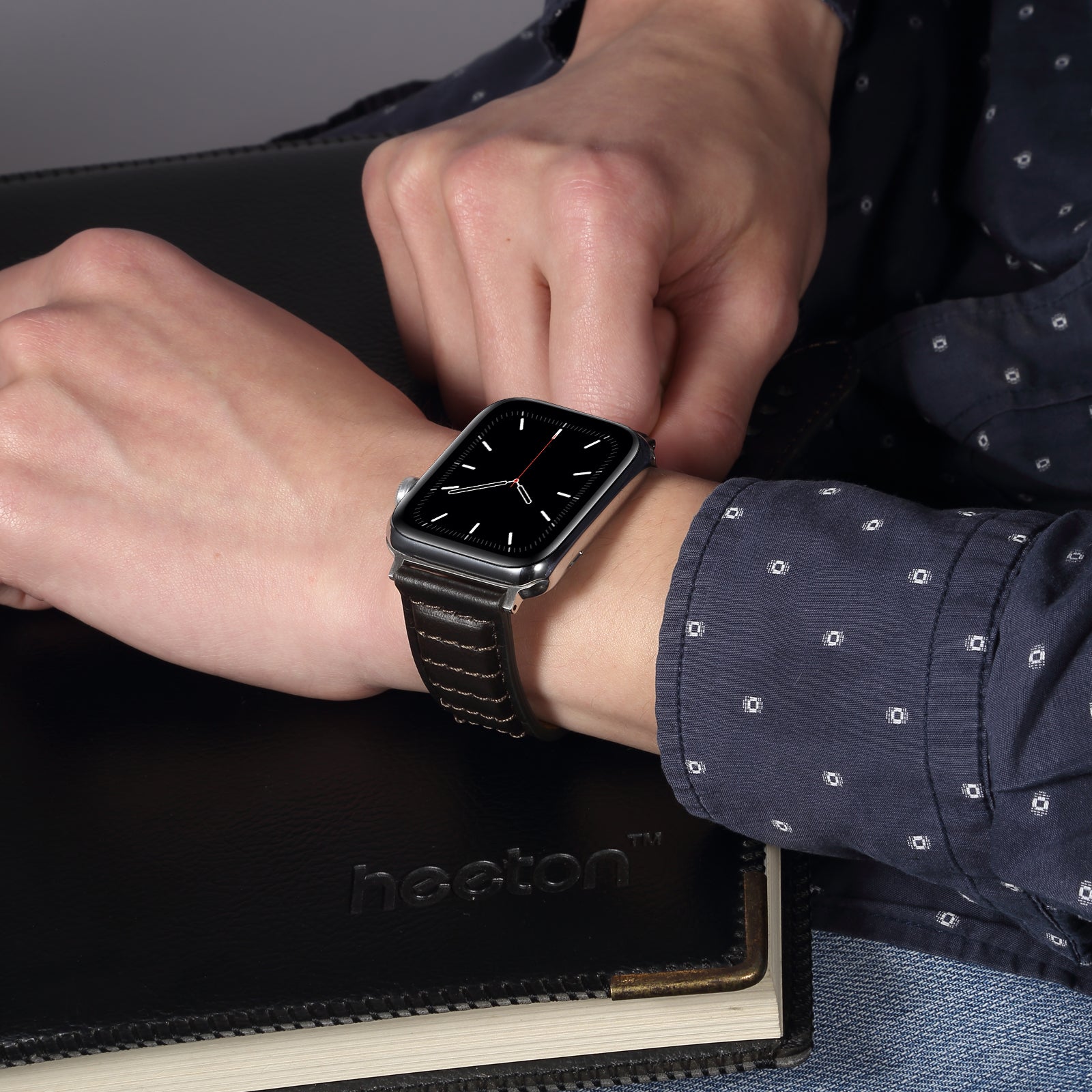 For Apple Watch Ultra 49mm / Series 8 / 7 45mm / SE / SE (2022) / 6 / 5 / 4 44mm / 3 / 2 / 1 42mm Watch Band Waxy Cowhide Leather Strap - Black - UNIQBUY