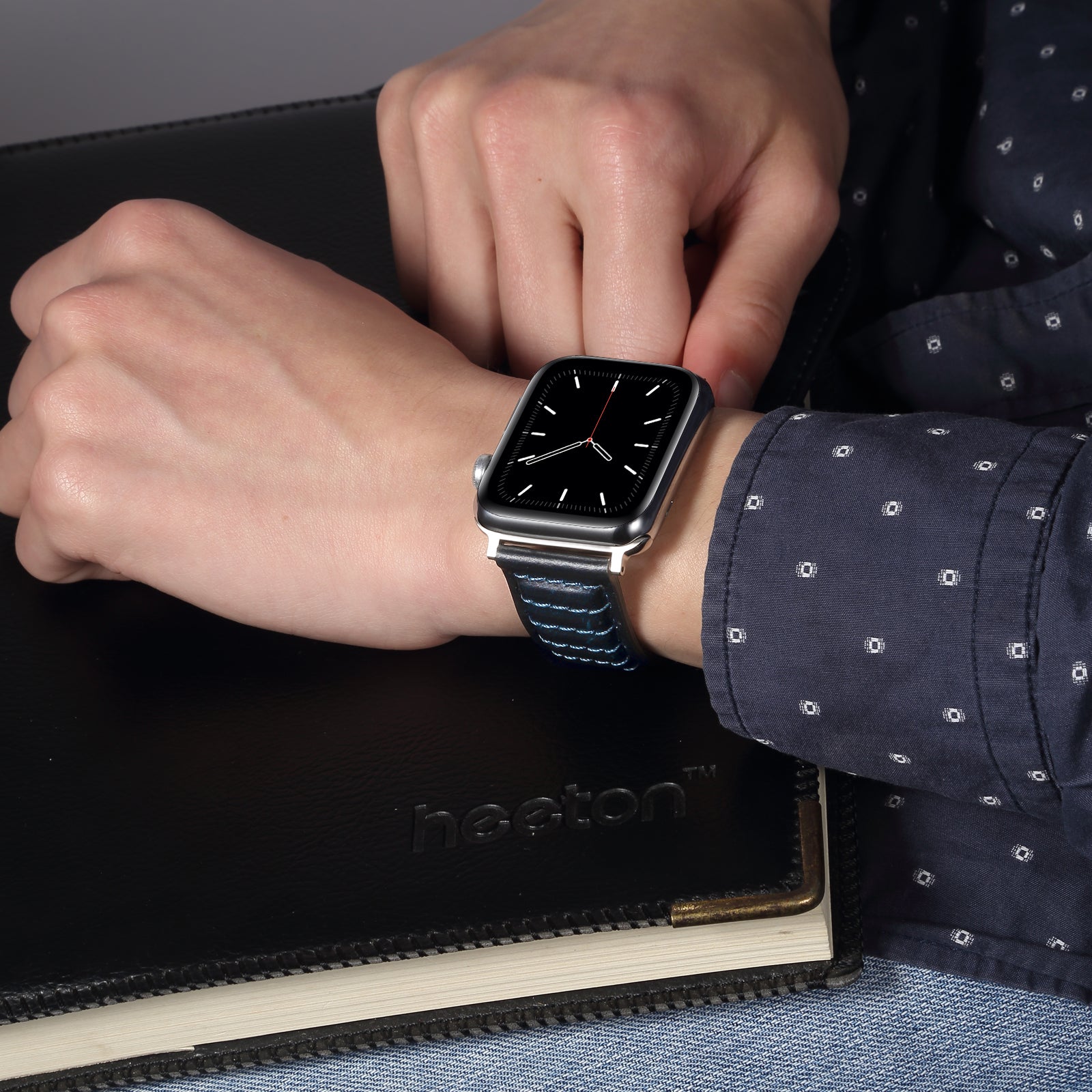 For Apple Watch Series 8 / 7 41mm / SE / SE (2022) / 6 / 5 / 4 40mm / 3 / 2 / 1 38mm Watch Strap Waxy Cowhide Leather Watchband - Blue - UNIQBUY