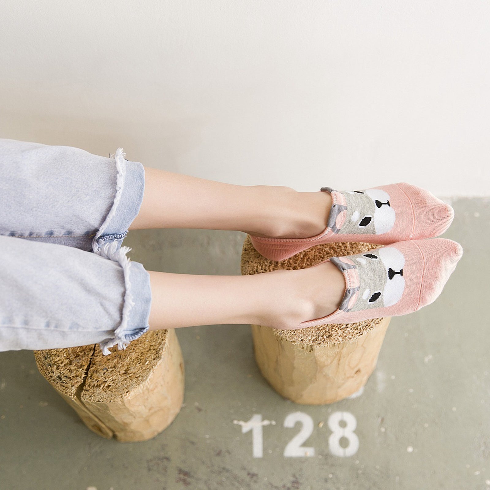 Women's 5 Pairs No Show Invisible Socks Non Slip Casual Socks Dog Pattern