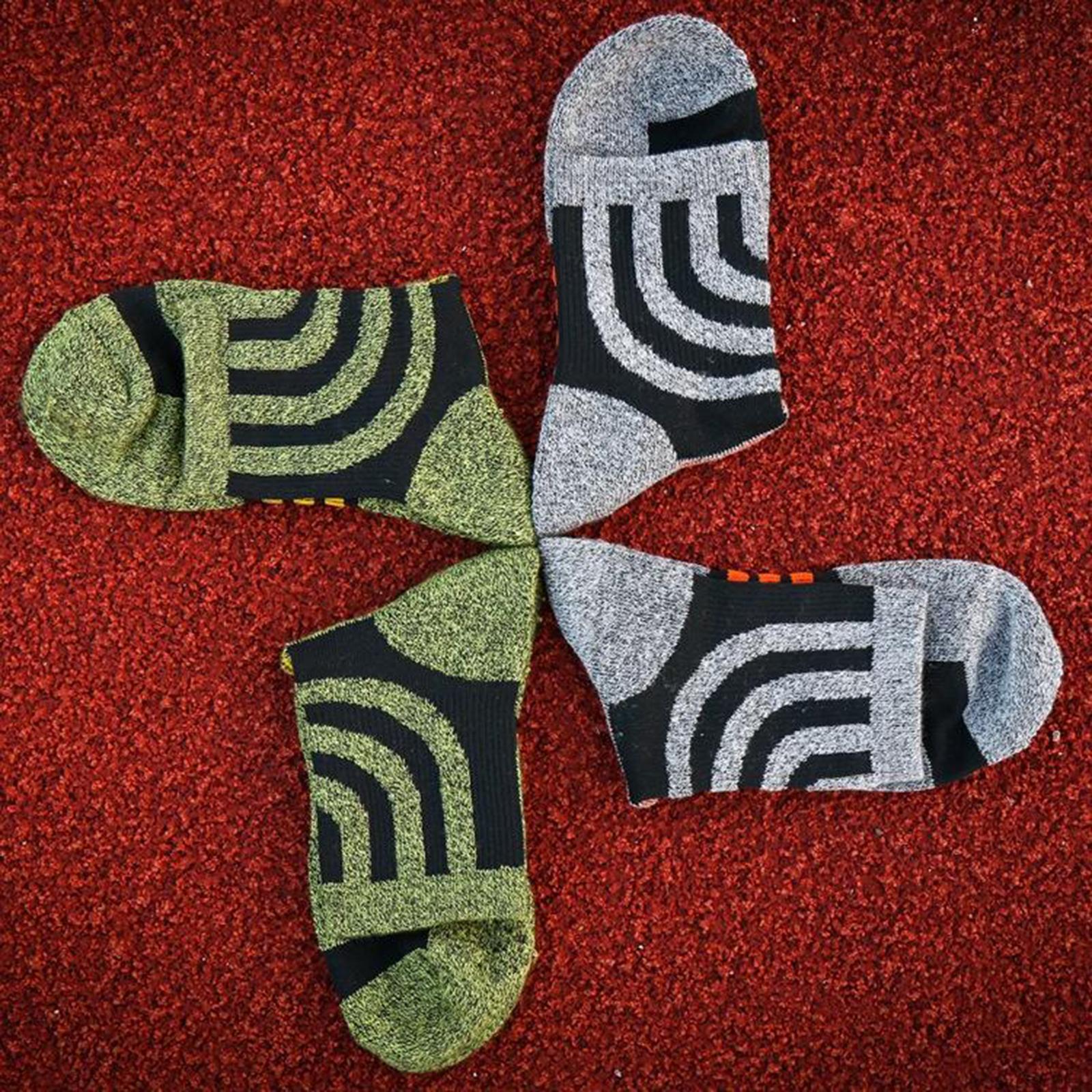 Men Running Sport Socks Snow Socks Seamless Sleeping Fuzzy Socks gray black