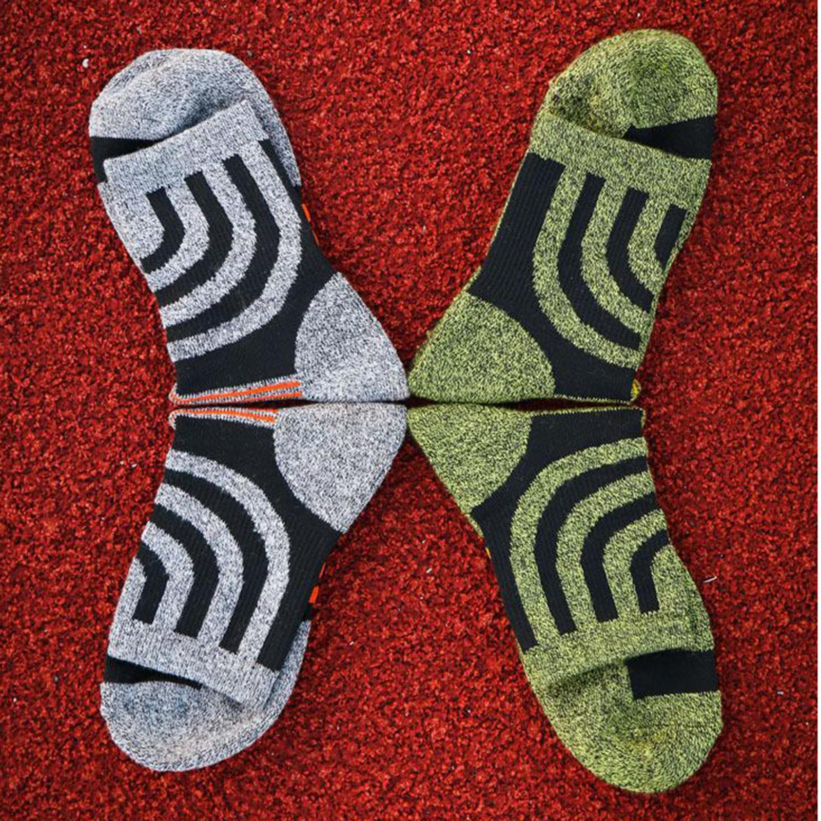 Men Running Sport Socks Snow Socks Seamless Sleeping Fuzzy Socks gray black