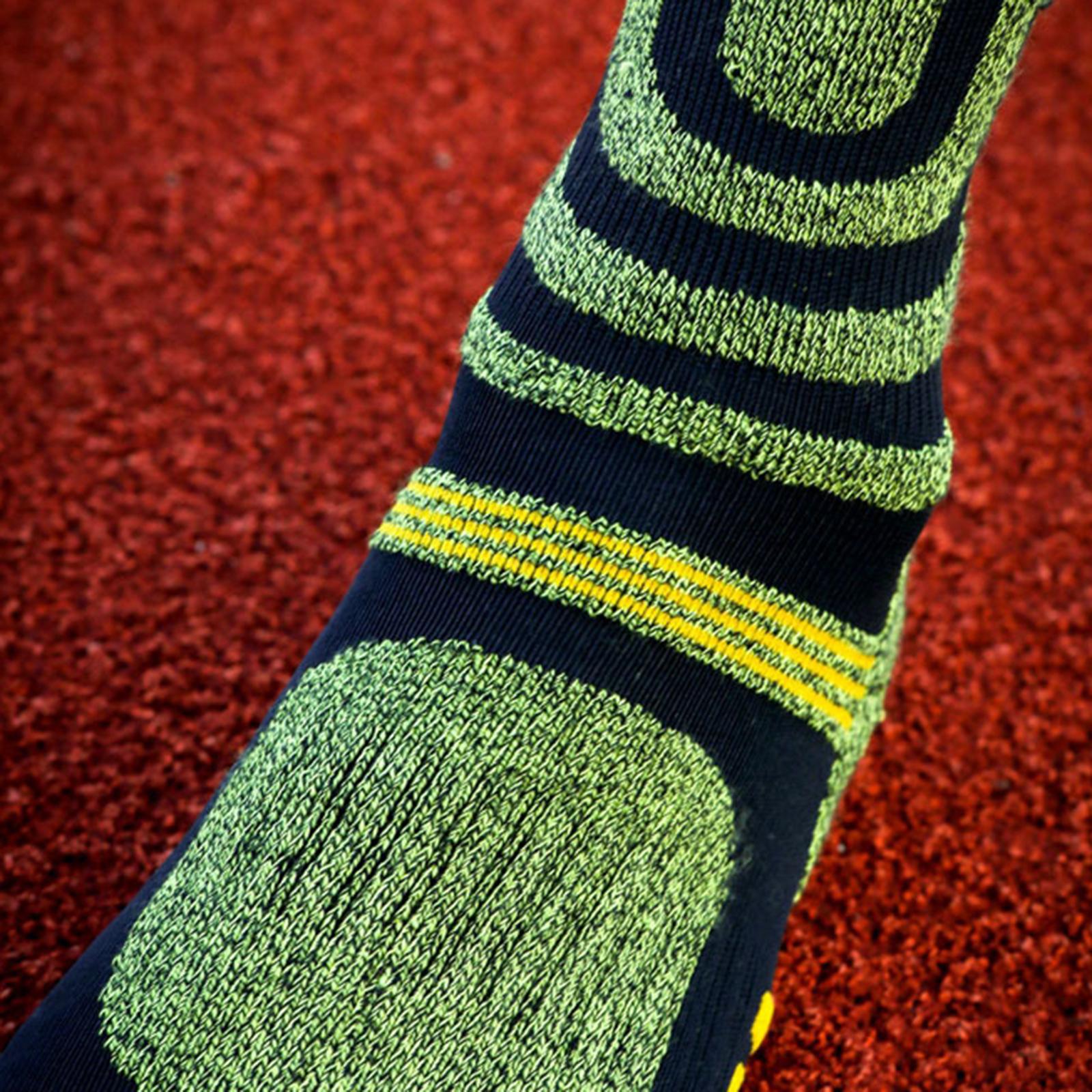 Men Running Sport Socks Snow Socks Seamless Sleeping Fuzzy Socks green black