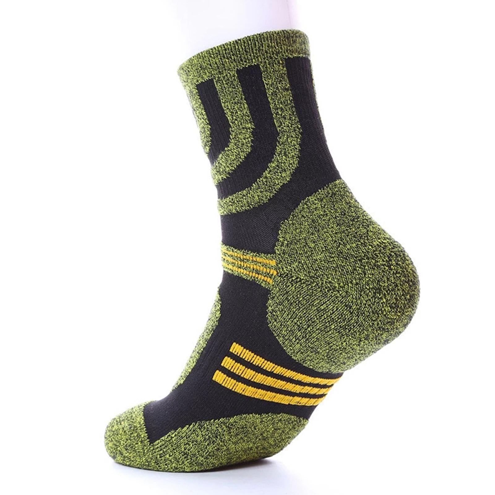 Men Running Sport Socks Snow Socks Seamless Sleeping Fuzzy Socks green black