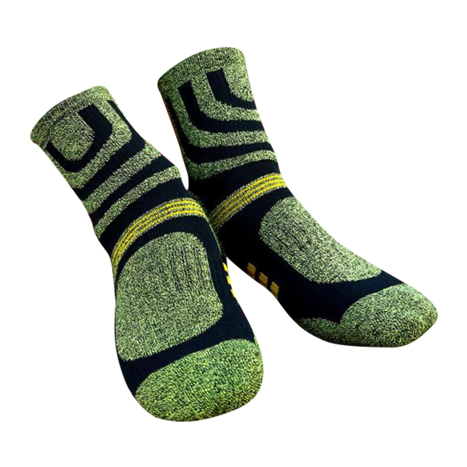 Men Running Sport Socks Snow Socks Seamless Sleeping Fuzzy Socks green black