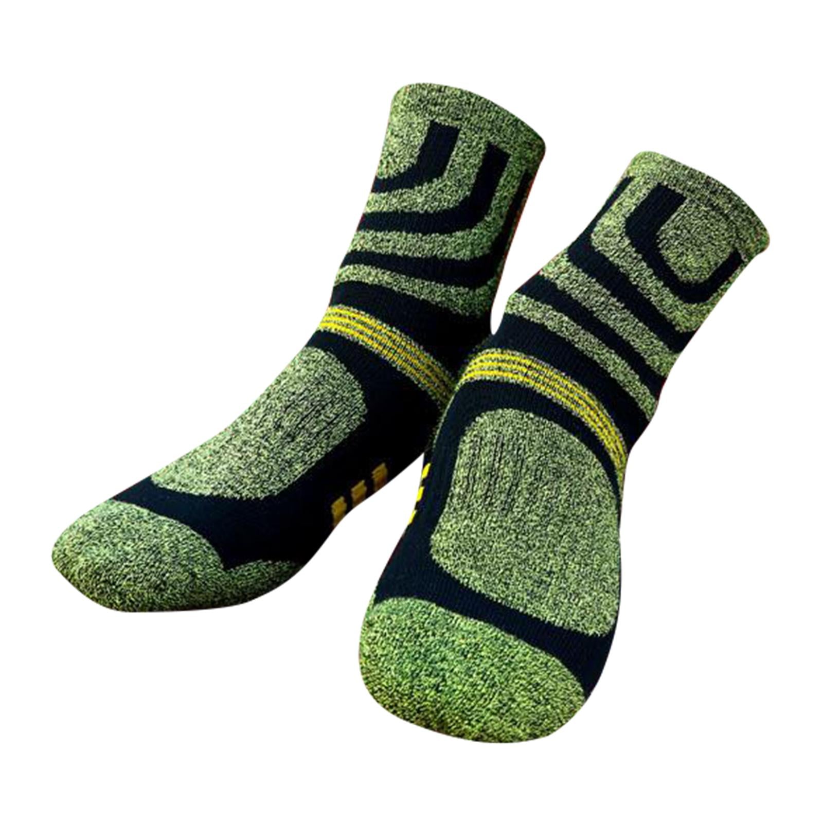 Men Running Sport Socks Snow Socks Seamless Sleeping Fuzzy Socks green black