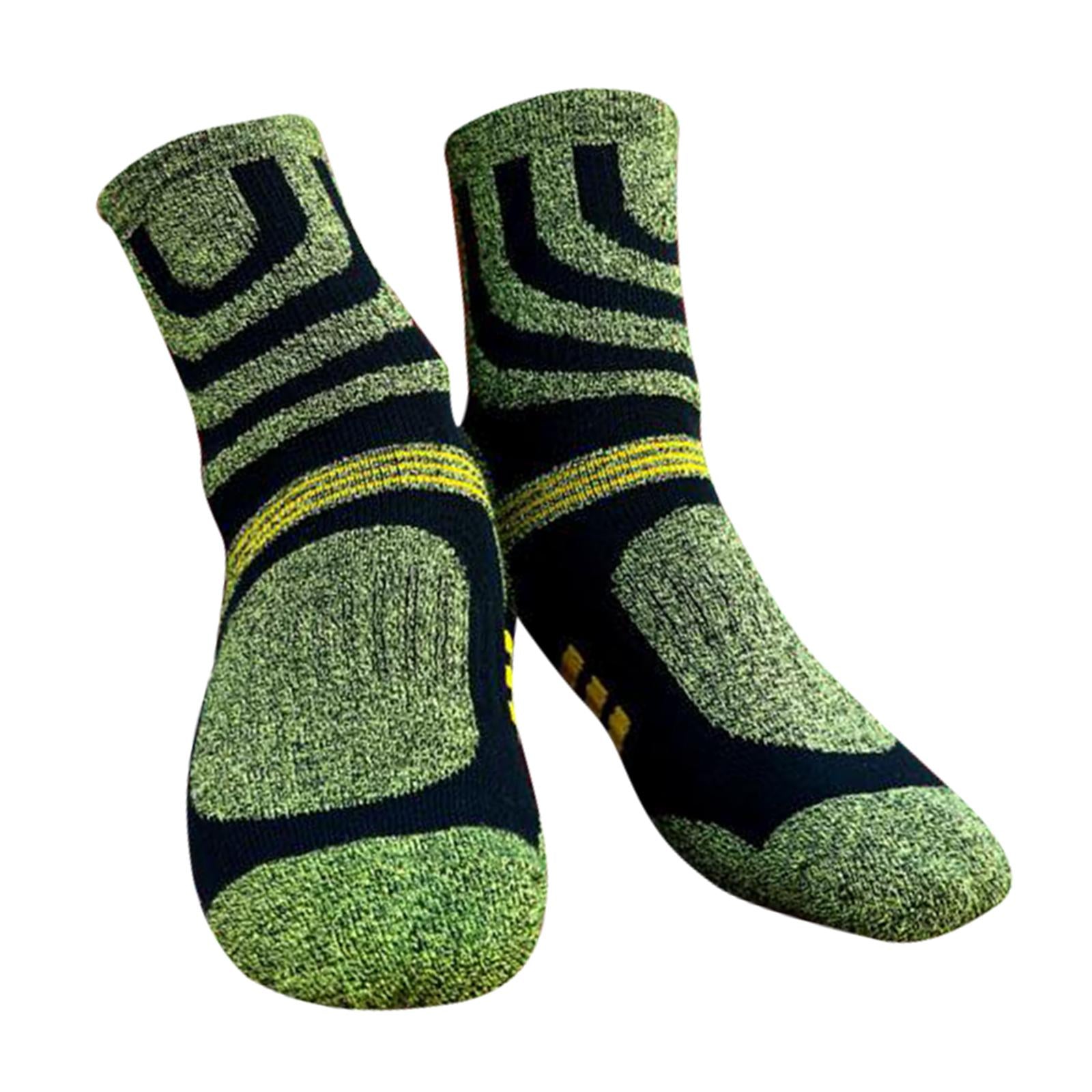 Men Running Sport Socks Snow Socks Seamless Sleeping Fuzzy Socks green black