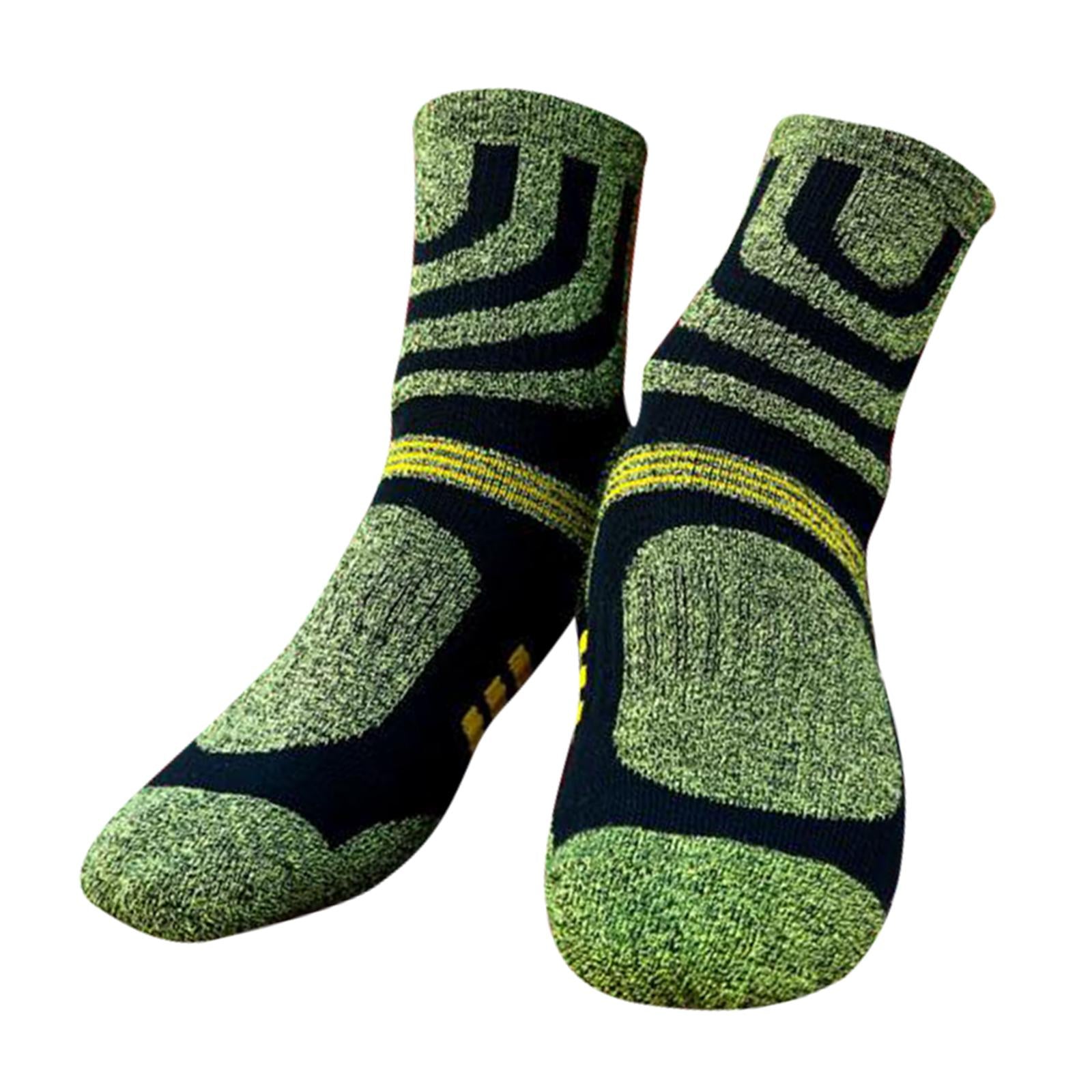Men Running Sport Socks Snow Socks Seamless Sleeping Fuzzy Socks green black