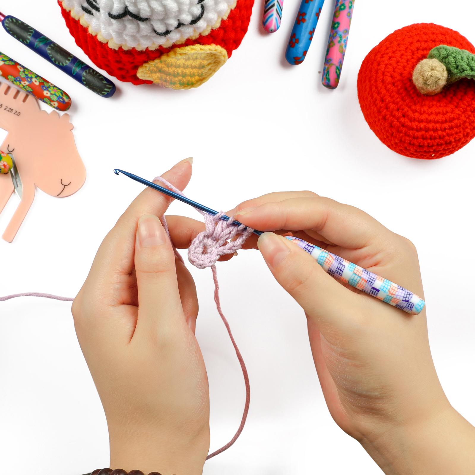 31Pcs Crochet Hook Kit Yarn Knitting Hooks + Case 9-Sizes for Beginners Blue Case