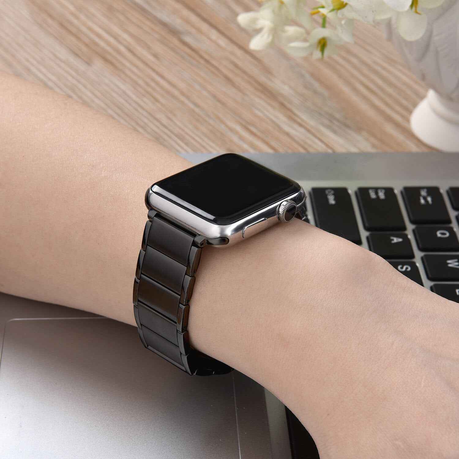 Magnetic Stainless Steel Watch Band for Apple Watch Series 8 45mm / Ultra 49mm / 7 45mm / Series 3 2 1 42mm / Series 6 SE / SE (2022) 5 4 44mm - Black