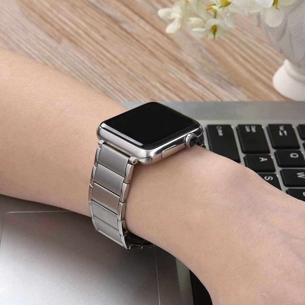 Magnetic Stainless Steel Watch Band for Apple Watch Series 8 7 41mm / Series 6 SE / SE(2022) 5 4 40mm / Series 3 2 1 38mm - Silver