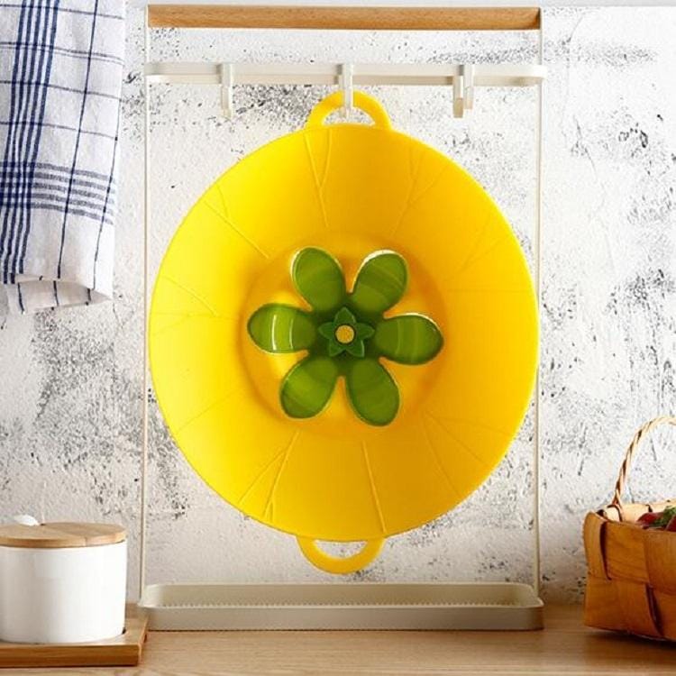 3 PCS Silicone Flower Shape Anti-overflow Pot Lid Fresh-keeping Lid Rotatable Lid (Gray)
