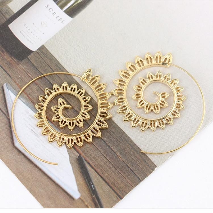 Leaf Spiral Personality Rotating Roman Earrings Leaf Stud Ornaments (Gold)