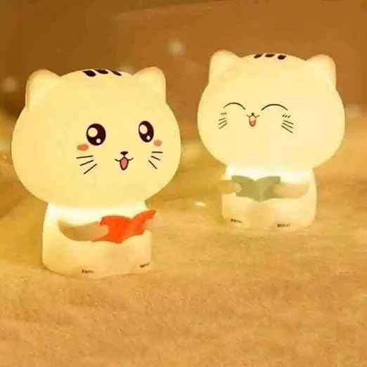 Reading Cat Silicone Night Lamp with cozy LED light—rechargeable, perfect for kids’ bedrooms, nurseries, or as a romantic or Valentine’s gift.