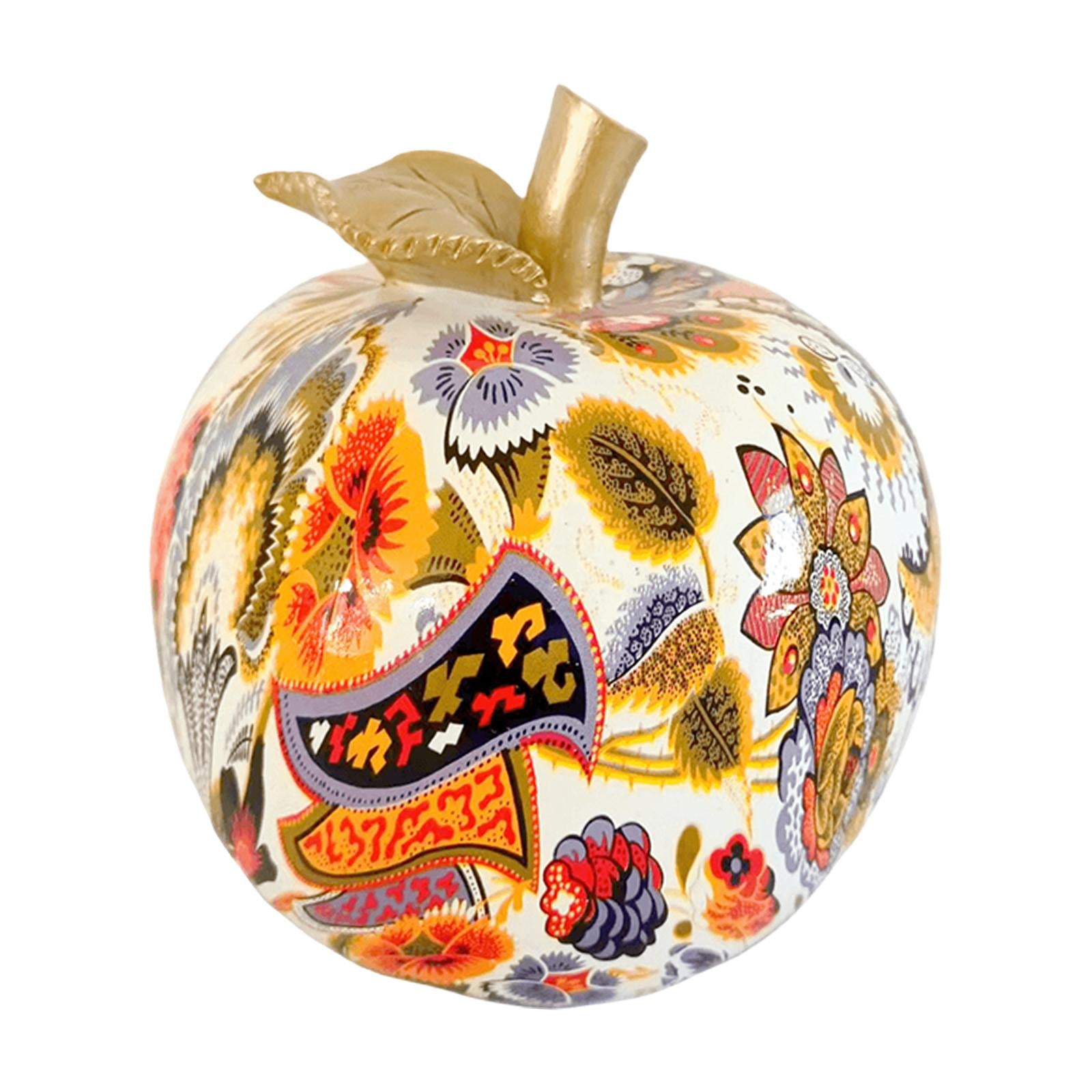 Graffiti Apple Statue Nordic Apple Resin Sculpture for Kitchen Bookshelf Bar Style B