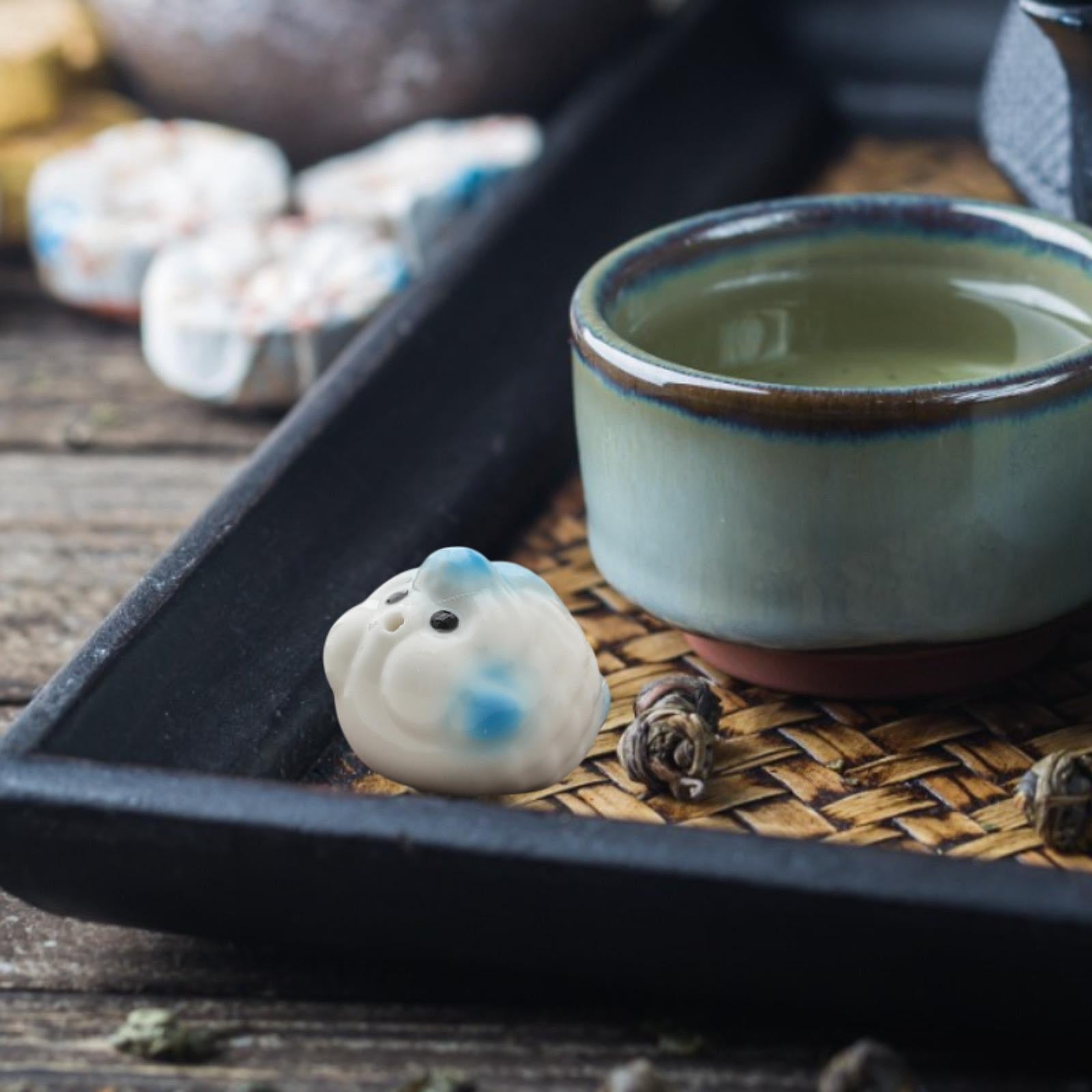 Mini Bubble Fish Statue Modern Ceramic Tea Pet for Table Living Room Tearoom Blue and White
