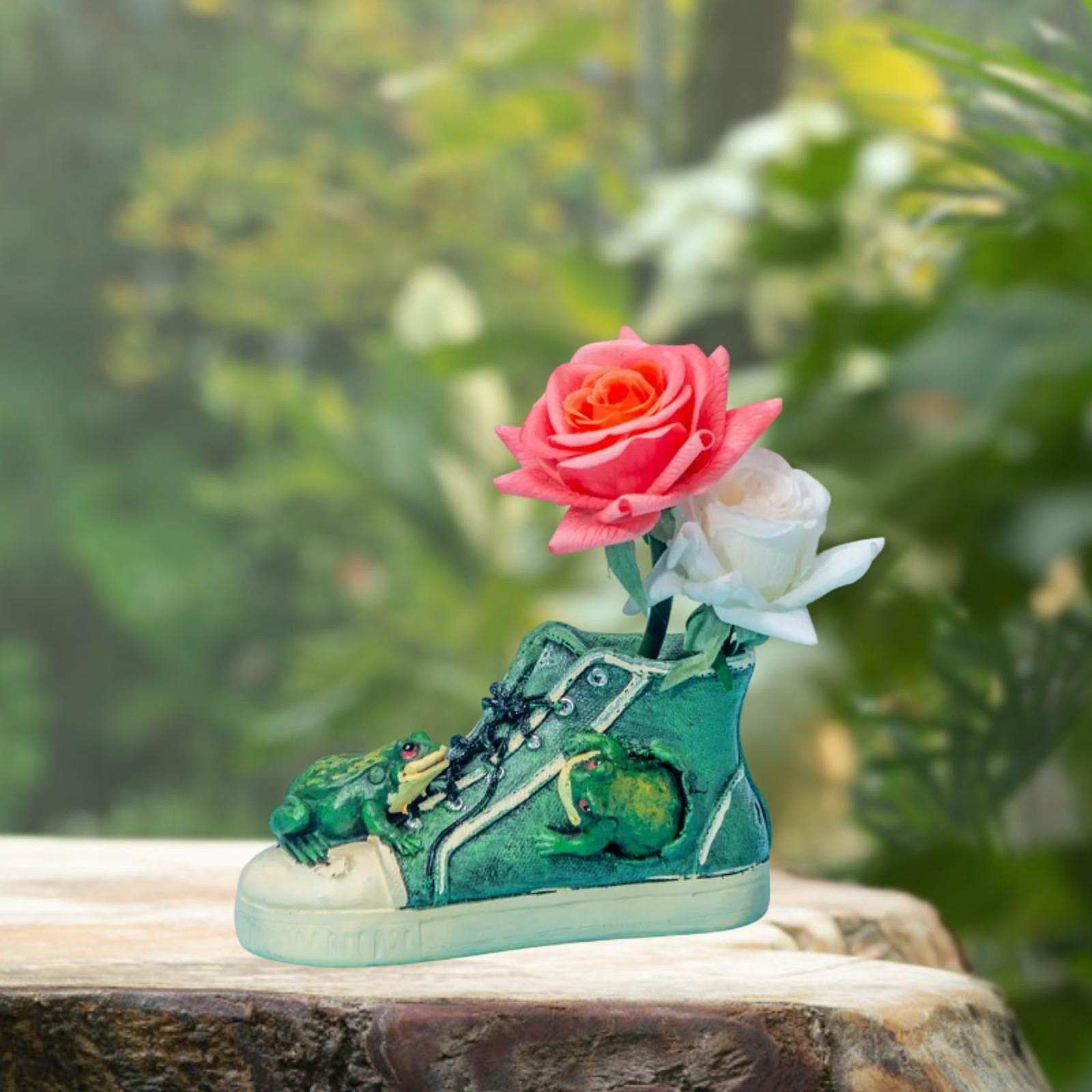 Garden Frog Shoe Statue Cute Resin Animal Figurine for Farmhouse Porch Patio