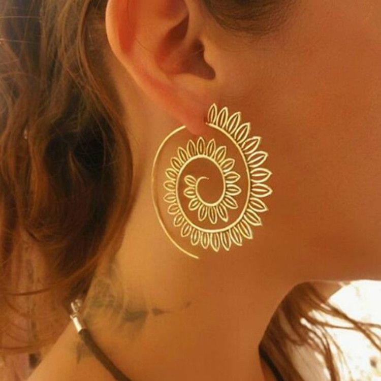 Leaf Spiral Personality Rotating Roman Earrings Leaf Stud Ornaments(Gold)