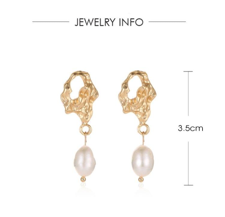 Simple Irregular Geometric Pearl Matte Gold Pleated Earrings