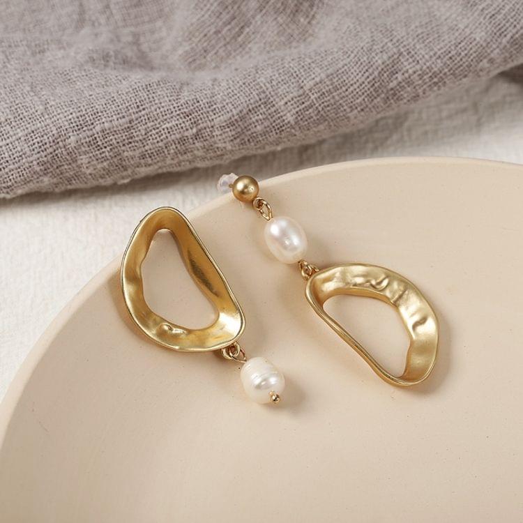 Fashion Simple Asymmetric Hollow Pearls Earring for Women