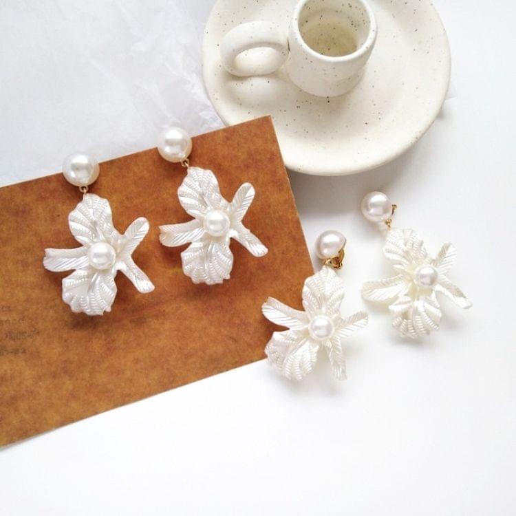 Simple Creative White Resin Flowers Clip Earrings Girl Women Fashion Personality Imitation Pearl Jewelry(Clip Earring)