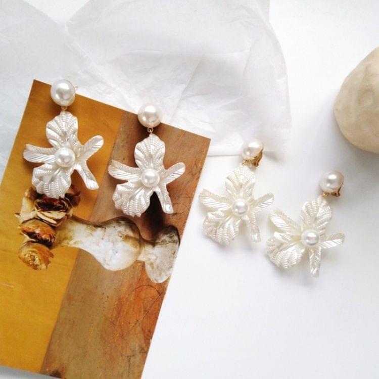 Simple Creative White Resin Flowers Clip Earrings Girl Women Fashion Personality Imitation Pearl Jewelry(Clip Earring)