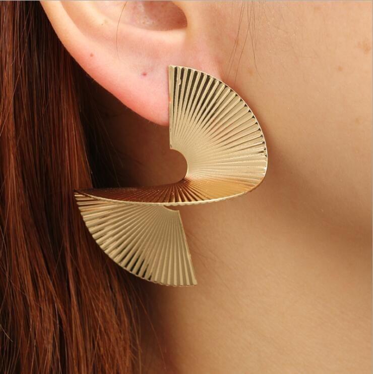 Personalized Punk Style Irregular Spiral Geometric Earrings Women Hyperbole Metal Drop Earring(gold)