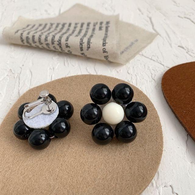 Fashion Acrylic Black and White Beaded Flower Stud Earring(Black Clip Earring)