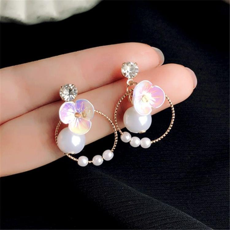 Fashion White Flower Female Temperament Round Geometry Pearl Earrings(Clip Earring)