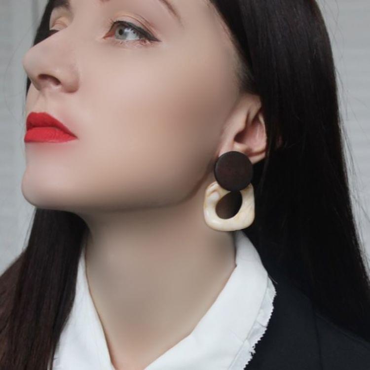 2 Pairs Women Fashion Big Resin Drop Wood Square Earrings(White Grey)