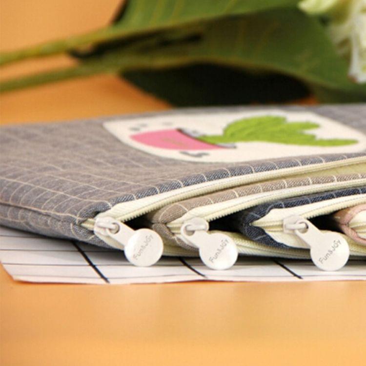 2 PCS Cactus Pattern Waterproof and Dustproof Canvas File Bag Zipper Data Portable Storage Bag, Random Style Delivery
