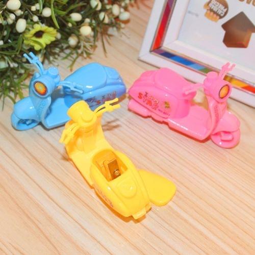 3 PCS Creative Cartoon Motorcycle Hand Manul Pencil Sharpeners Mechanical Machine School Stationery Office Supplies, Random Color Delivery