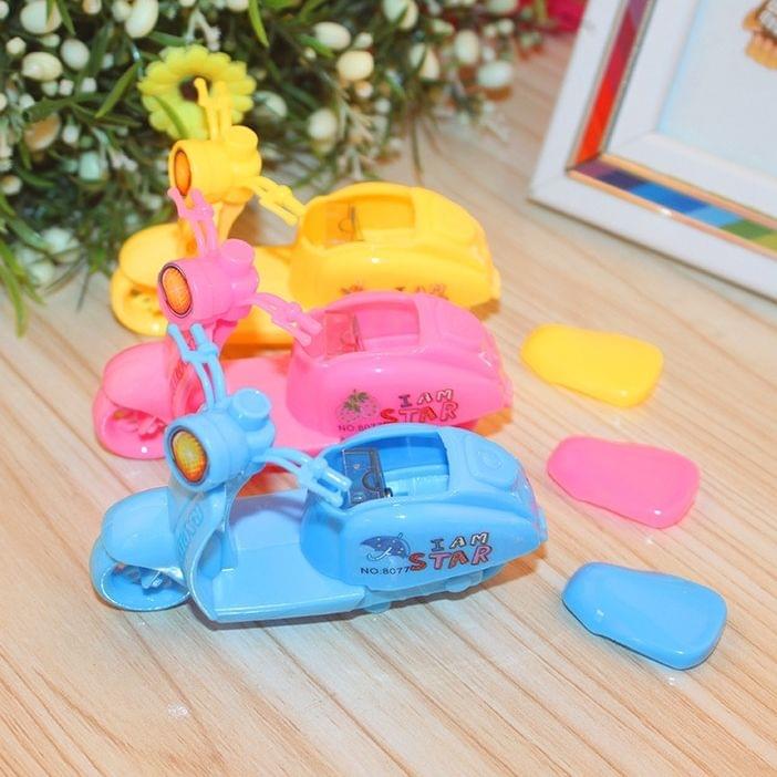 3 PCS Creative Cartoon Motorcycle Hand Manul Pencil Sharpeners Mechanical Machine School Stationery Office Supplies, Random Color Delivery