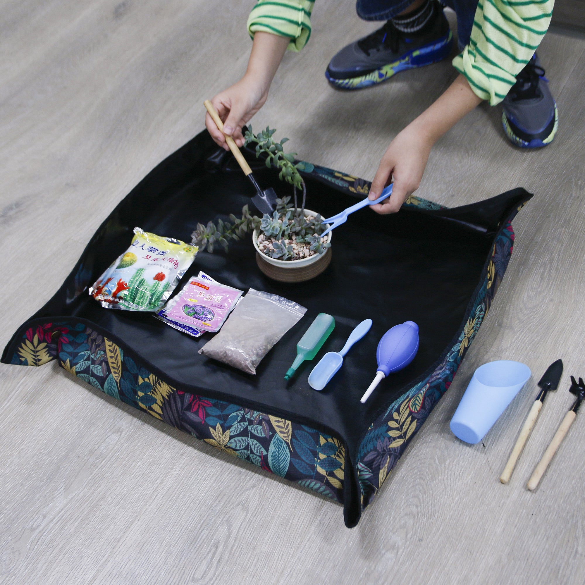 75x75cm Plant Transplanting Mat 600D PVC Oxford Cloth Waterproof Succulent Repotting Anti-dirty Mat - Leaves