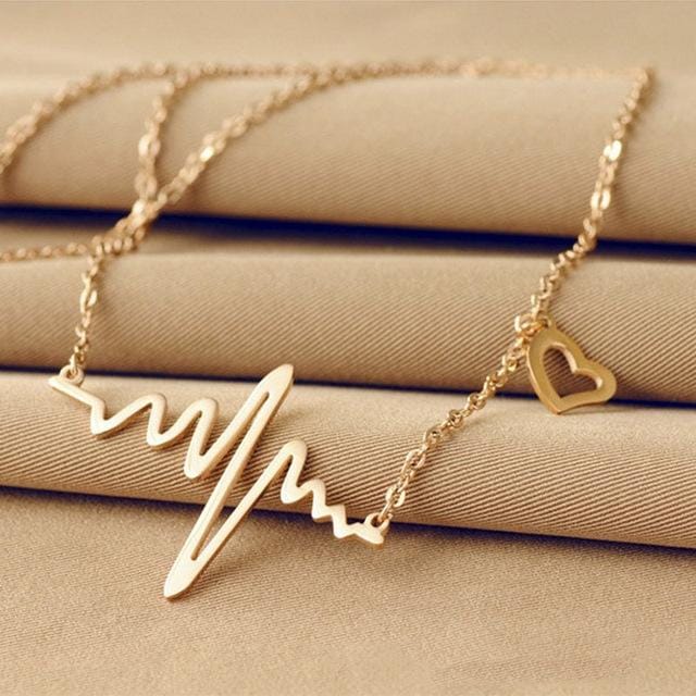 Necklace Love Shaped Titanium Steel Heartbeat Lockbone Chain Heart Pendant Necklace Female Retro Necklace Jewelry Accessorie (Gold)